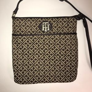 Tommy Hilfiger crossbody pocketbook